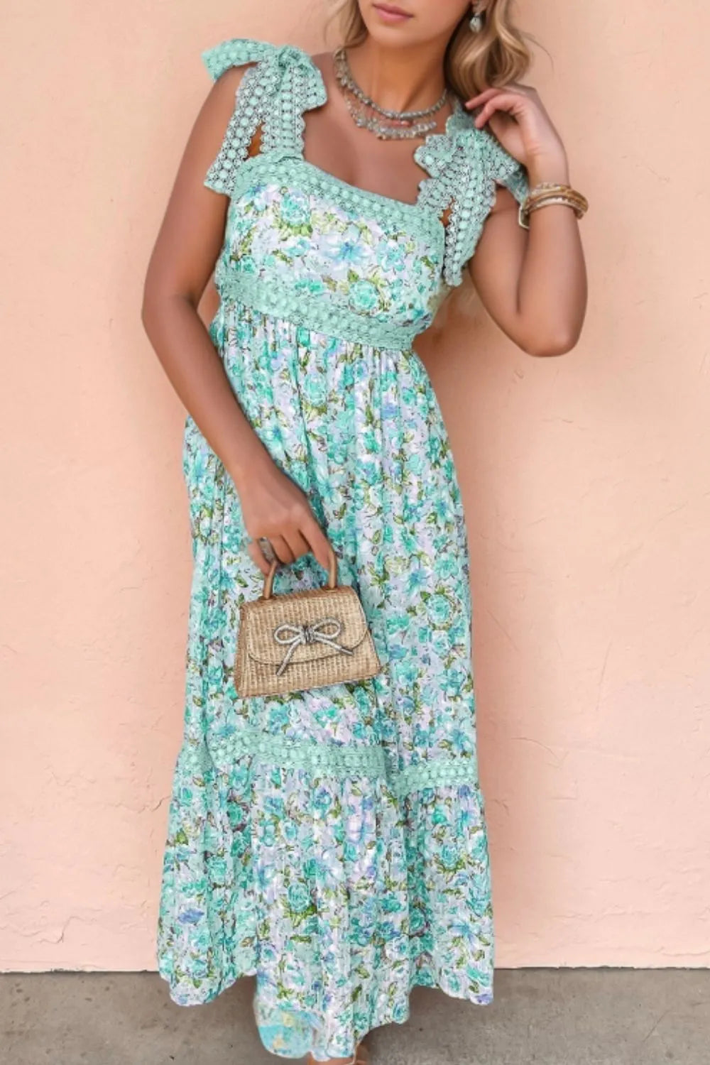 Sophie – Verspieltes Kleid mit Spitzen-details und quadratischem Ausschnitt