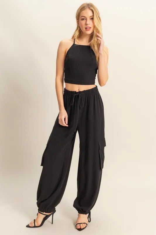 Ronja – HYFVE Crop Top und Cargo Pants Set für einen lässigen Look