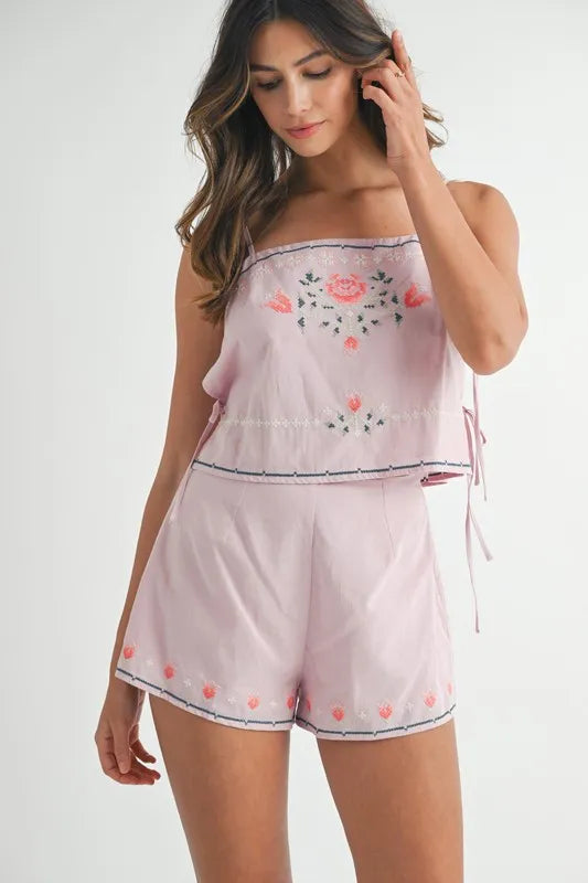 Johanna – MABLE besticktes crop top und short set