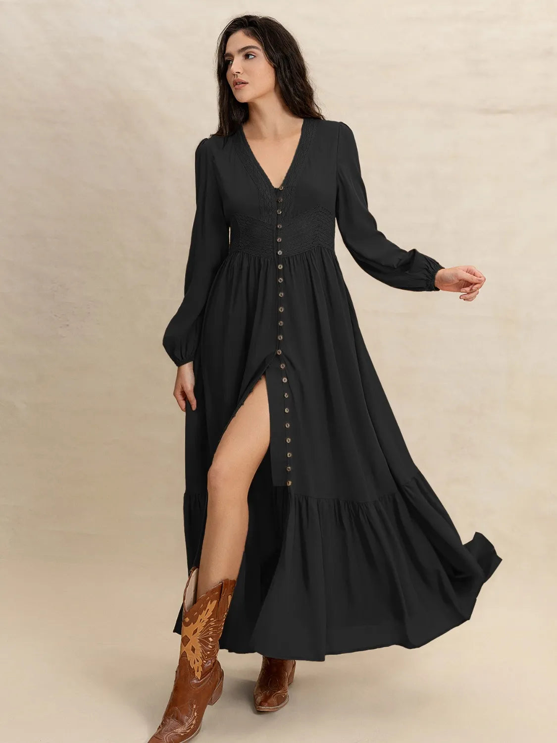 Frieda – V-ausschnitt kleid mit langen ärmeln und knöpfen