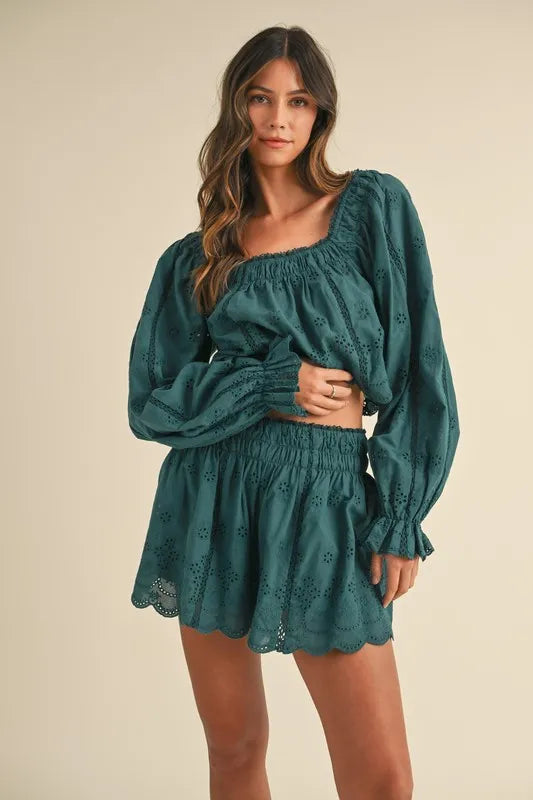 Anna – MABLE besticktes spitzendetail top und shorts set
