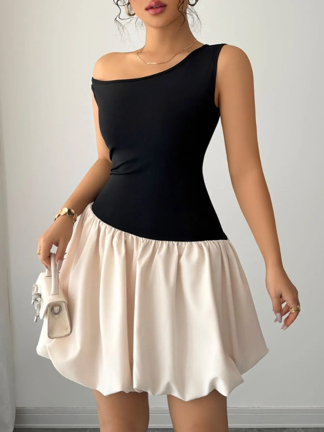 Stefanie – Stilvolles Contrast Single Shoulder Mini Tank Dress