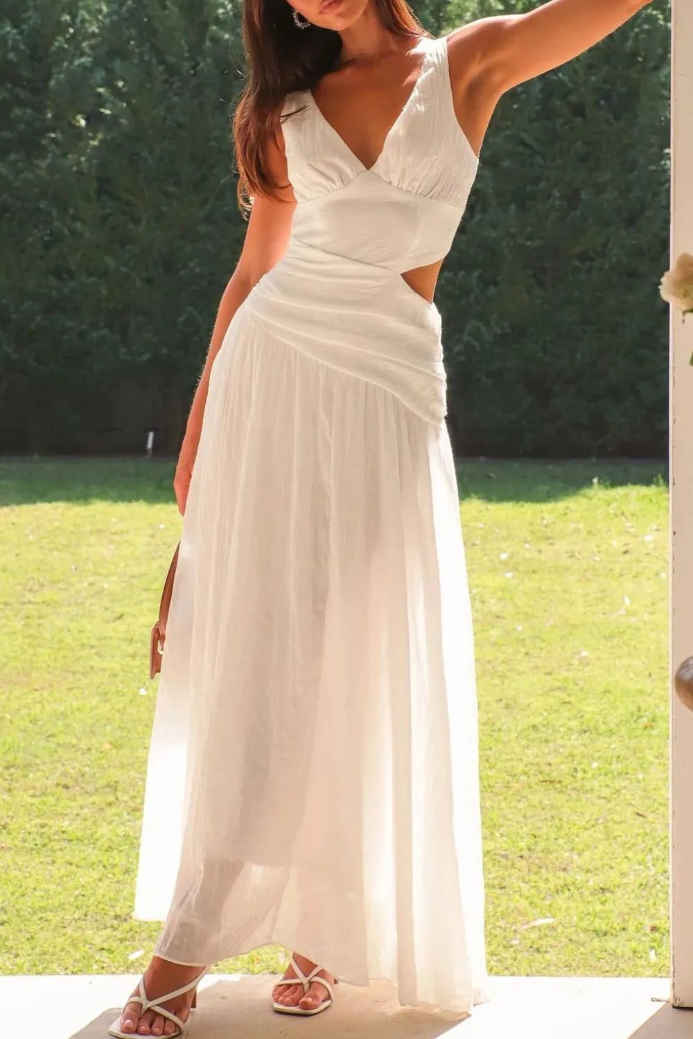 Pia – Cutout Back V-Neck Dress mit besonderem Schnitt