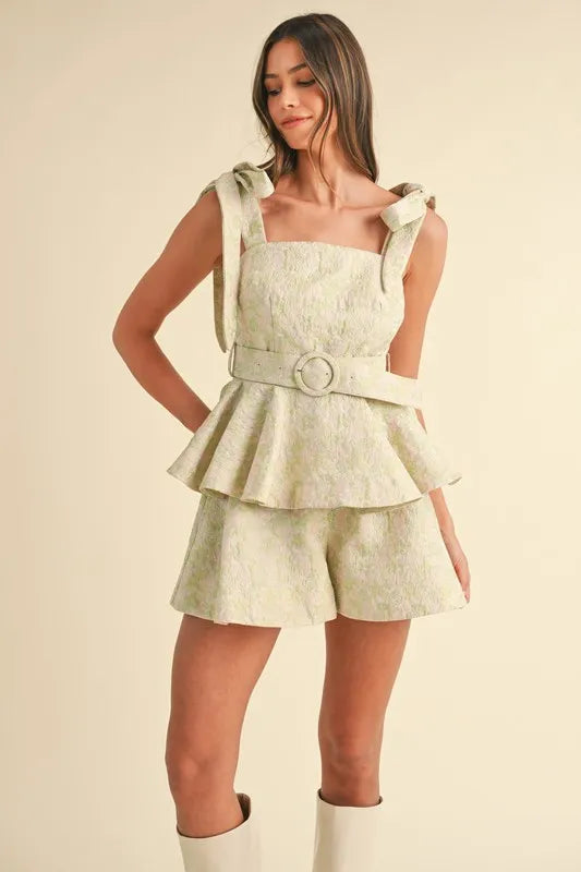Julia – MABLE Jacquard Floral Peplum Top und Shorts Set
