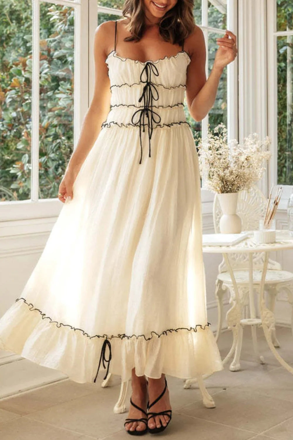 Marlene – Verspieltes midi cami dress mit frill und bindung