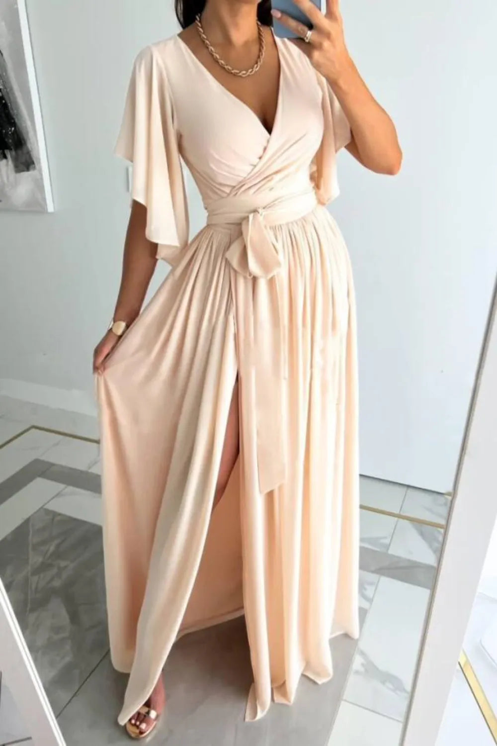 Birgit – Surplice flutter sleeve maxi dress mit schickem fall